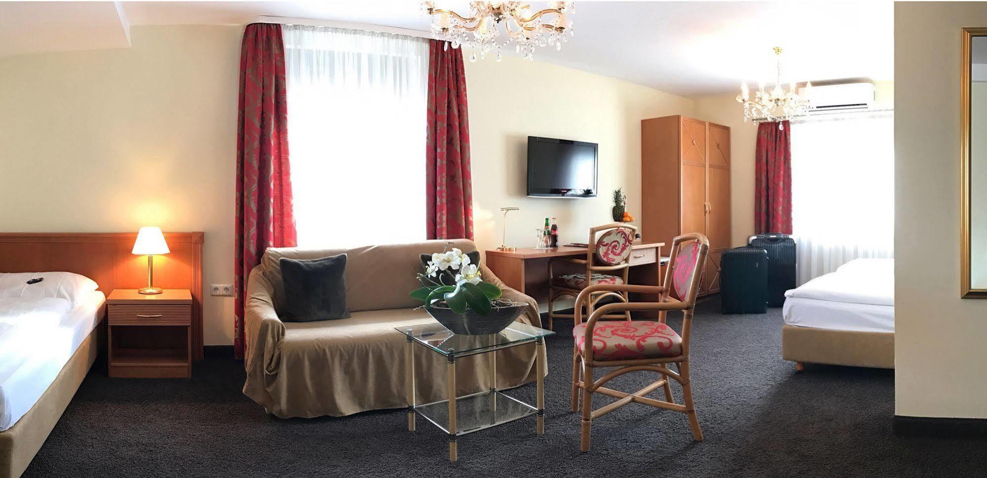 Boutiquehotel Goldhahn Bio Sport & Wellness Aalen Ngoại thất bức ảnh